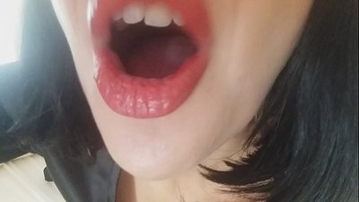 Mieloji, tavo patėvis šiandien neleis tau eiti į mokyklą... Man tavęs per daug reikia...