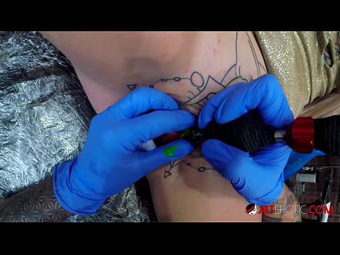 ❤️ Itin tatuiruota karšta Sully Savage gavo tatuiruotę ant savo klitorio ️ Anal video prie lt.klassikaprint.ru